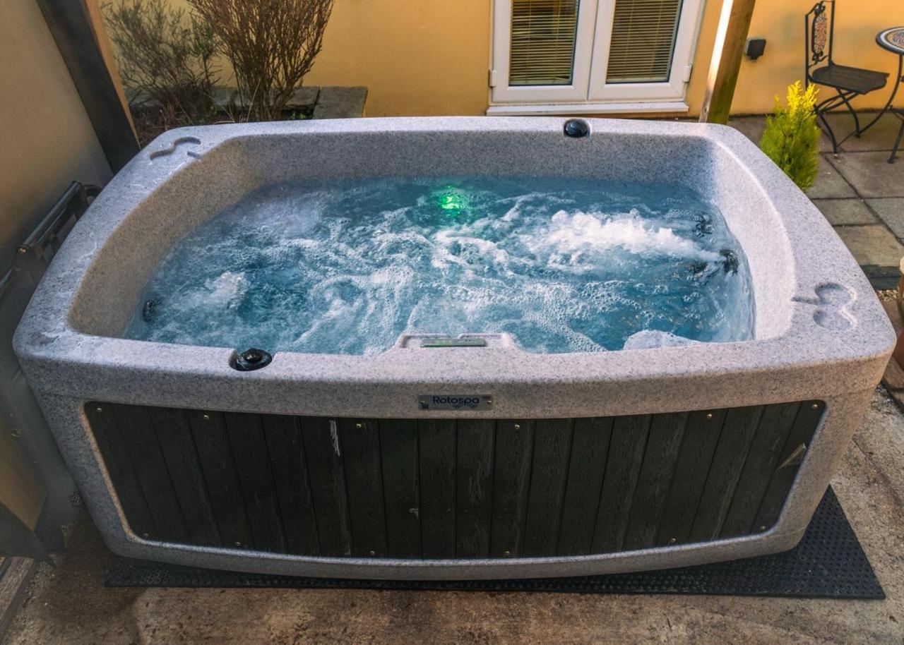 The Retreat, Own Hot Tub, Romantic Escape, Near Lyme Regis Exteriör bild